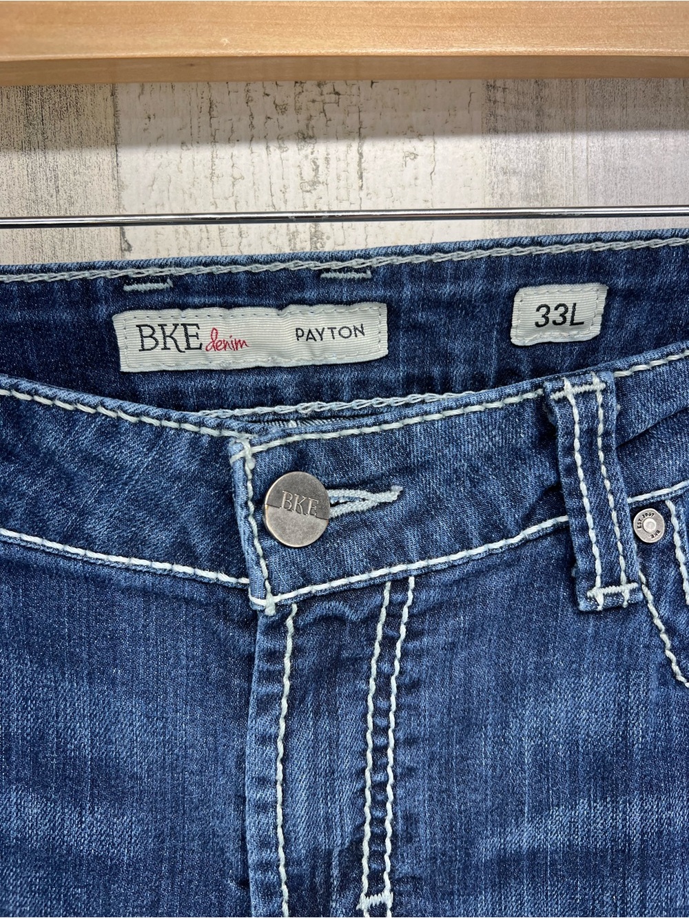 BKE Payton Mid Rise Straight Distressed Denim Jeans Womens W33L - Picture 2 of 8